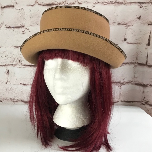 Liz Claiborne Accessories - LIZ CLAIBORNE Camel Wool Hat